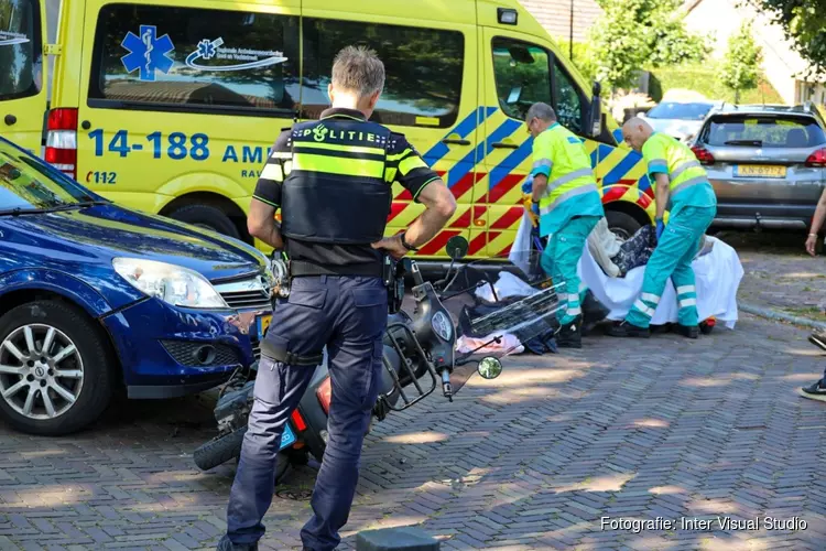 Scooterrijdster gewond bij ongeval in Blaricum