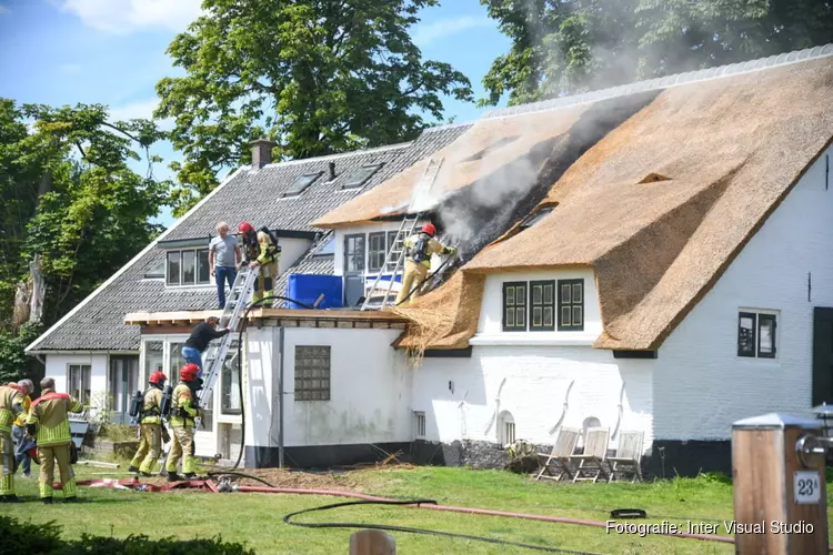 Brand in rietendak Loosdrecht