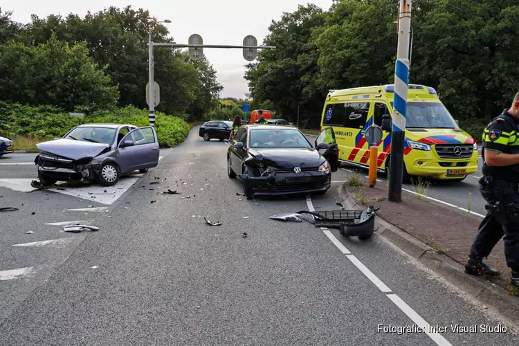 Botsing op kruising met snelweg in Blaricum