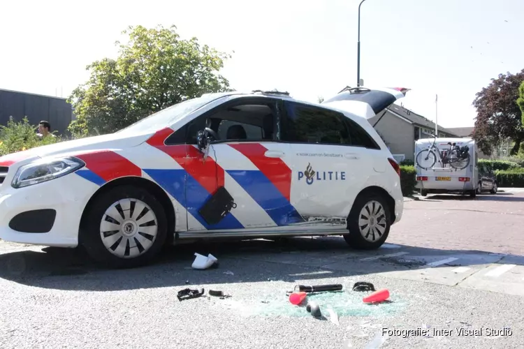Politieauto slaat over de kop tijdens spoedrit in Eemnes