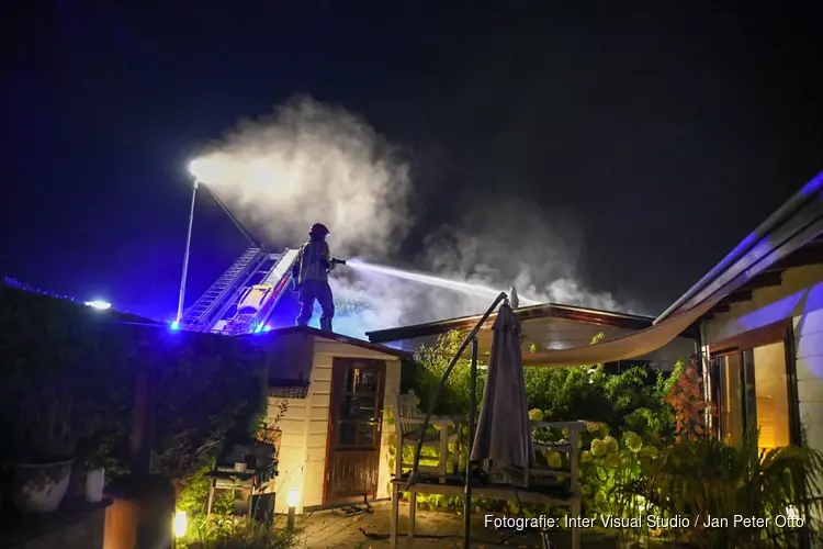 Woonboot in brand in Kortenhoef