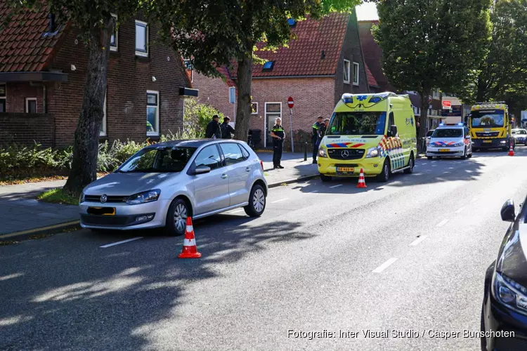 Oudere vrouw gewond bij aanrijding met auto in Bussum