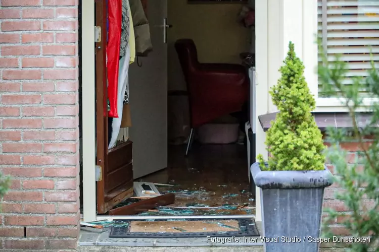 Hondje in woning vol rook in Laren