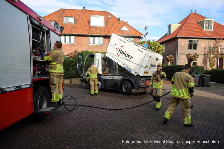 Veegwagen bijna in brand in Bussum