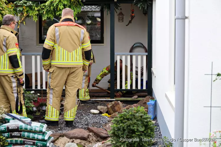 Gaslek in voortuin bij woning Laren