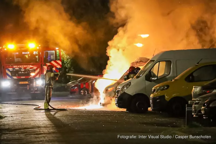 Bakwagen door brand verwoest in Naarden