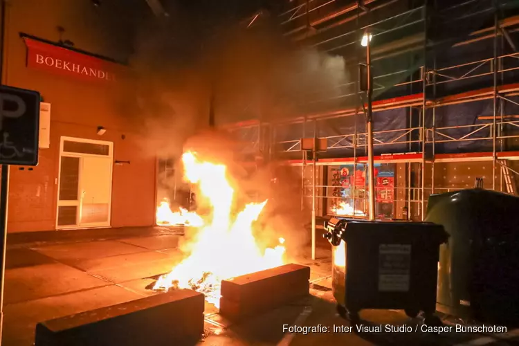 Brandstichting achter boekhandel in Bussum