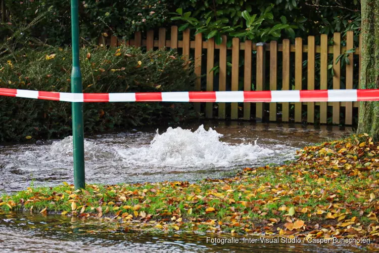 Waterballet in Blaricum na gesprongen waterleiding