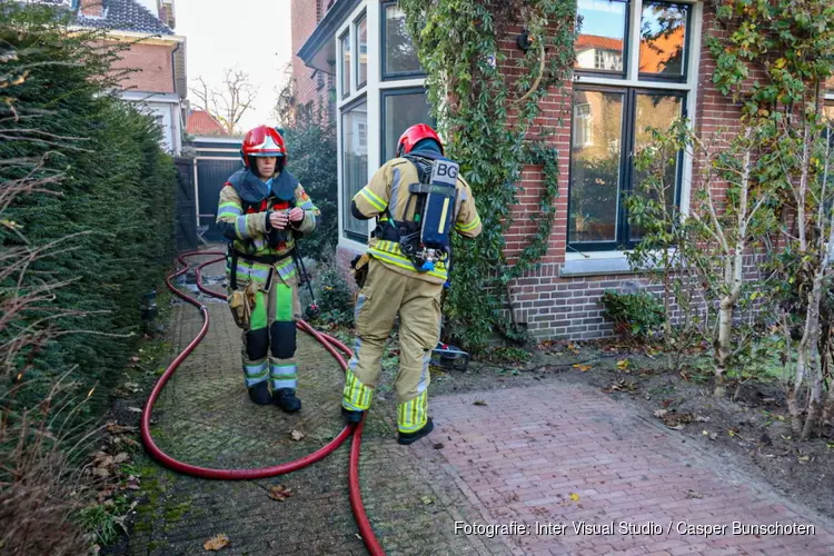 Brand in kruipruimte van woning in Bussum