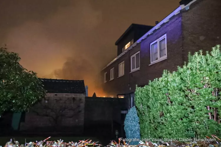 Schuurbrand in Huizen door brandende frtituur tijdens kerstdiner