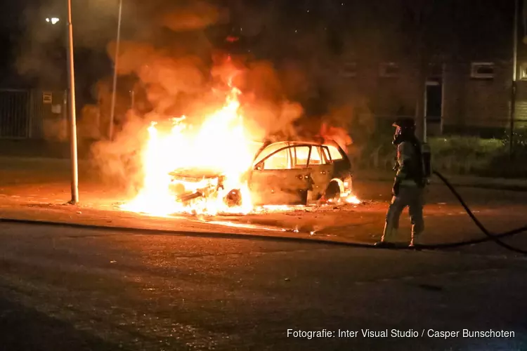 Auto door brand verwoest op parkeerplaats in Bussum