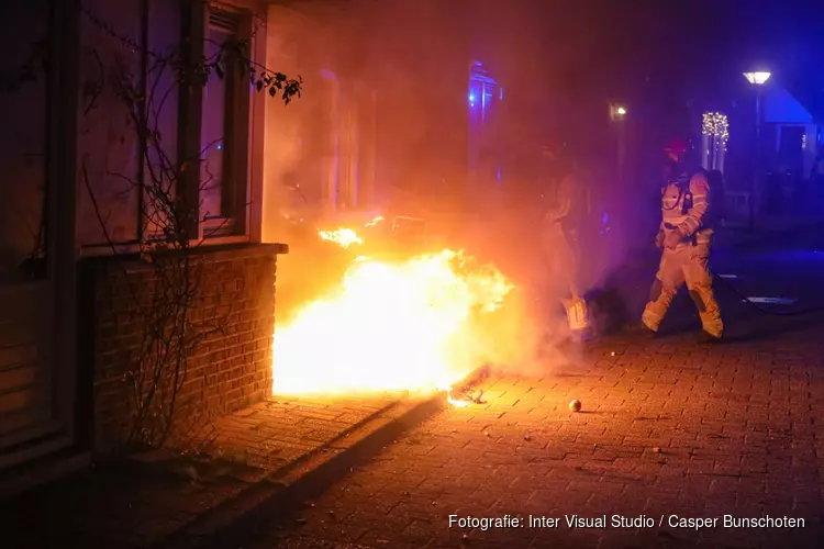 Scooter verwoest door brand in Huizen