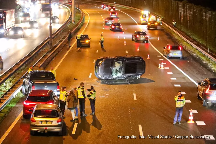 Uur vertraging door botsing met meerdere voertuigen op A1