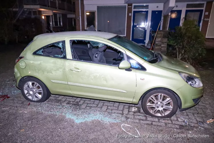 Auto vernield in Huizen