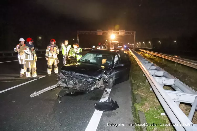 Auto gecrasht: drie inzittenden op de vlucht