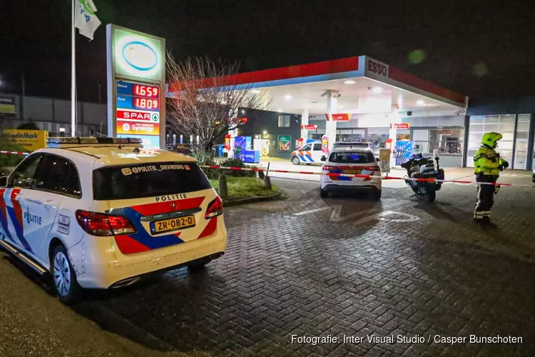 Overval op tankstation in Huizen, twee verdachten op de vlucht