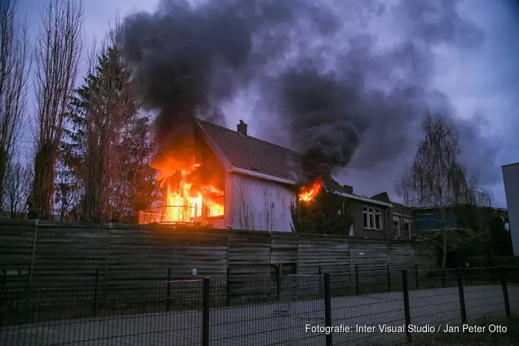 Flinke brand in vrijstaand slooppand in Hilversum