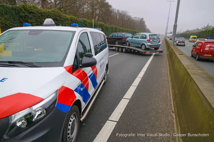 Snelweg A1 dicht bij Huizen vanwege geschaarde aanhanger