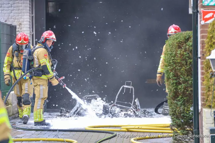 Brand in autogarage Hilversum