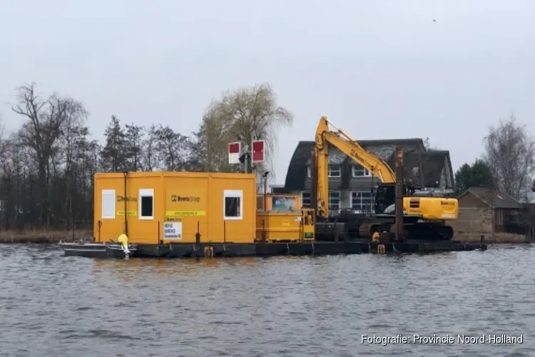 Baggeren Loosdrechtse Plassen in volle gang