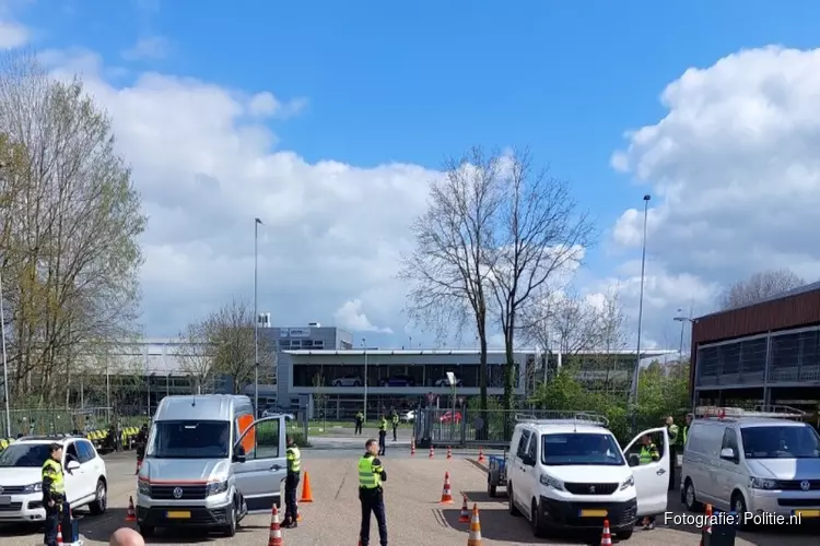 Verkeerscontrole Gooi en Vechtstreek leidt tot tientallen bekeuringen