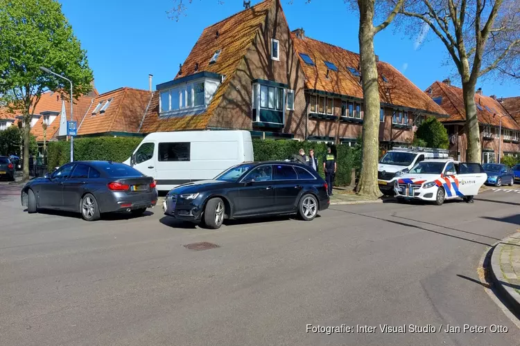 Auto klemgereden door politie in Hilversum