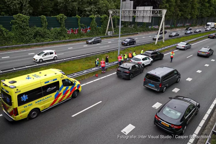 Drie auto`s in botsing op A1 bij Laren