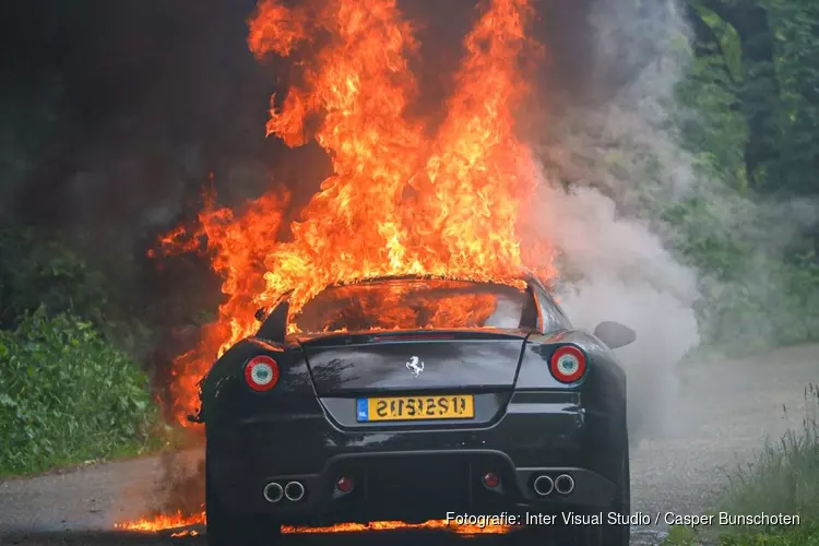 Peperdure Ferrari uitgebrand in Blaricum