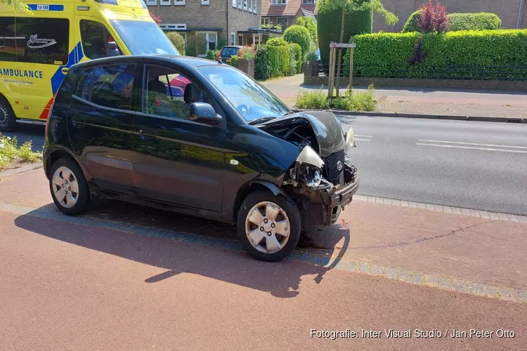 Kinderen met schrik vrij bij ongeluk in Hilversum