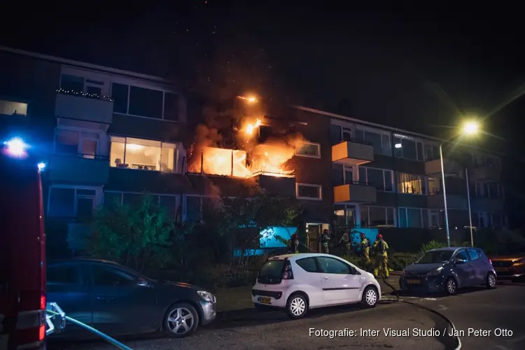 Grote brand in flat in Hilversum, twee woningen onbewoonbaar