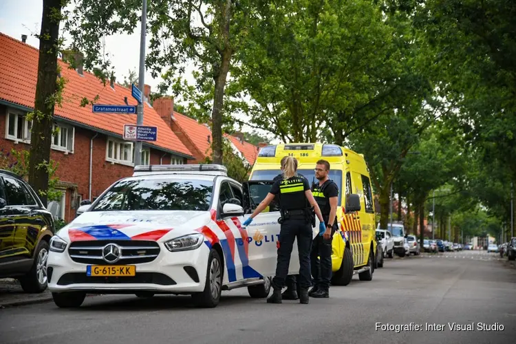 Gewonde en aanhouding na mogelijk steekincident in woning Hilversum