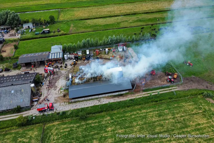 Brand bij agrarisch bedrijf in Loosdrecht