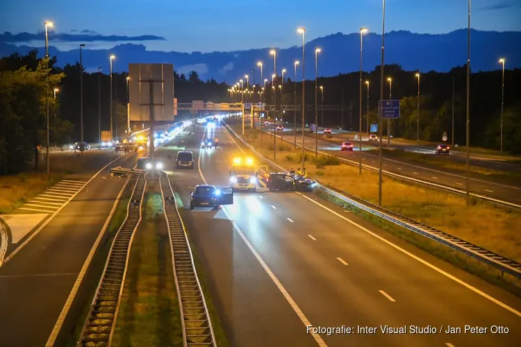 Automobilist crasht op A1