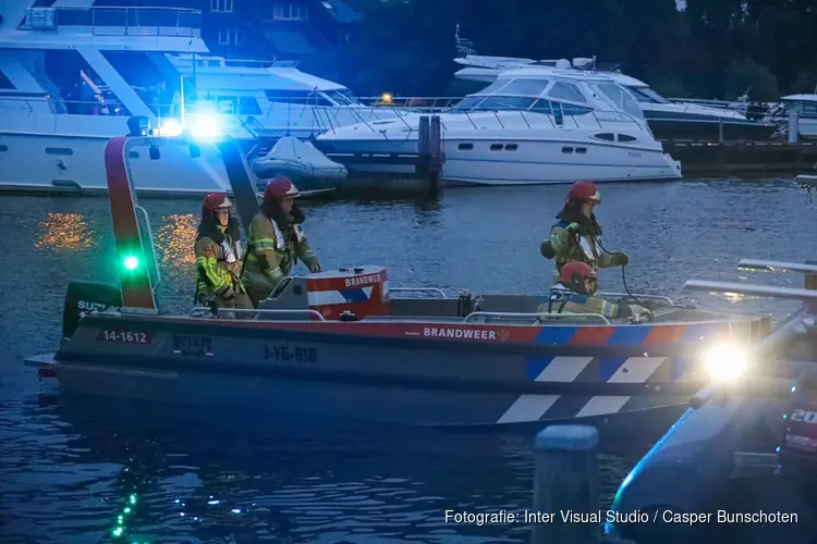 Beginnende brand op boot in haven van Naarden