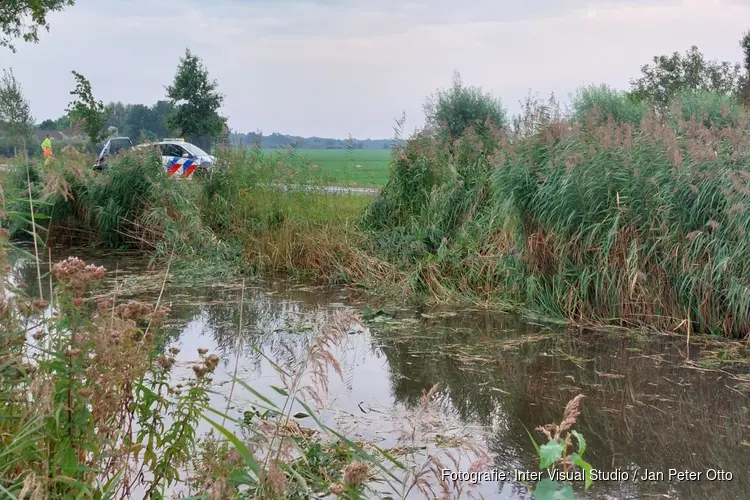 Auto te water gereden in Ankeveen