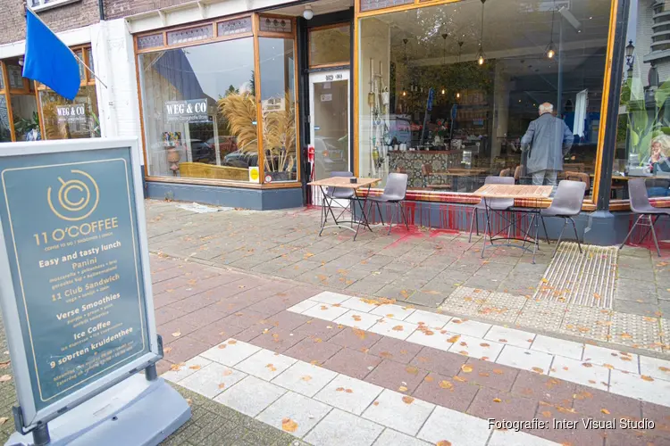 Koffiezaak in Bussum besmeurd met rode verf