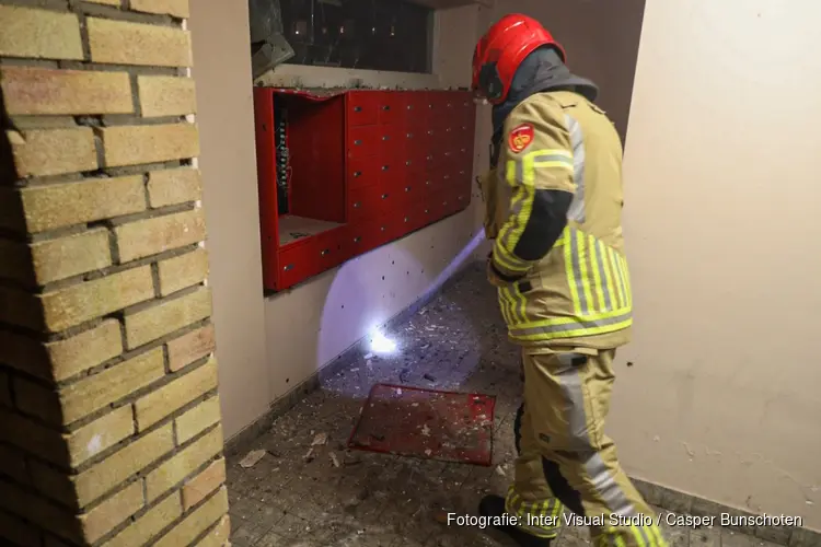 Schade door vuurwerk in flat te Huizen