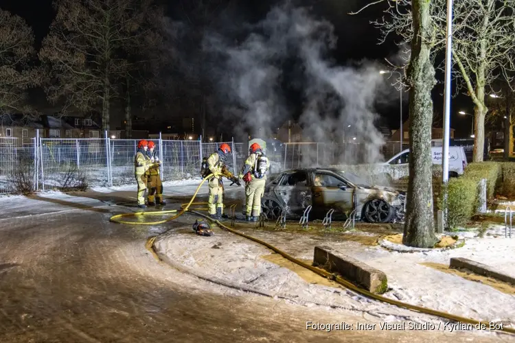 Auto gaat in vlammen op in Weesp