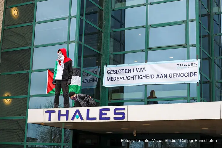 Demonstratie van Extinction Rebellion bij bedrijf in Huizen