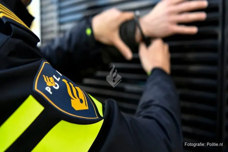 Politie houdt vermoedelijke dealer softdrugs aan in Bussum
