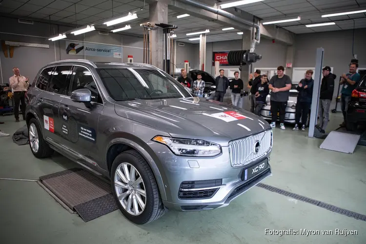 Volvo Buitenweg overhandigt XC90 aan MBO College Hilversum