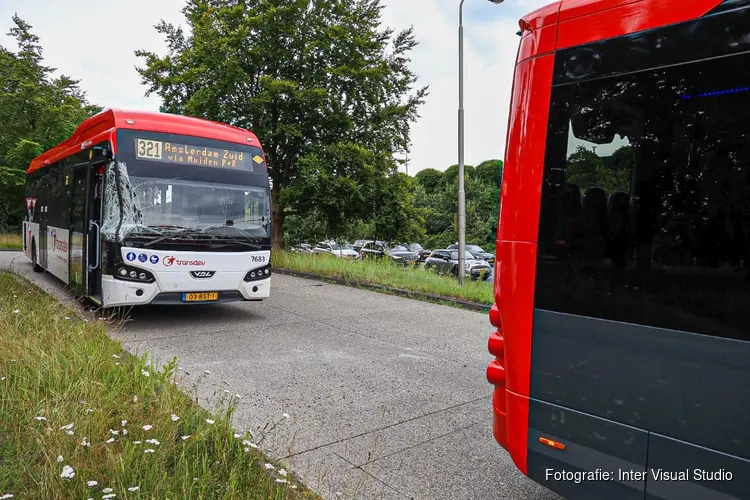 Aanrijding tussen twee lijnbussen in Huizen