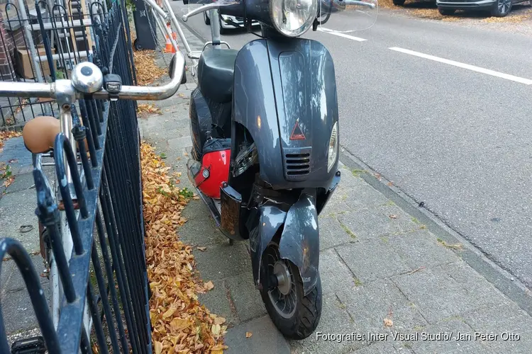 Scooterrijder gewond na aanrijding in 's-Graveland