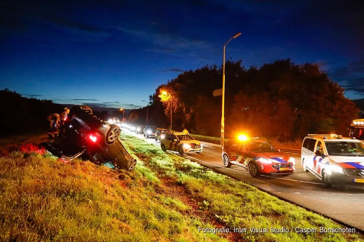 Automobilist onder invloed crasht op afrit A27