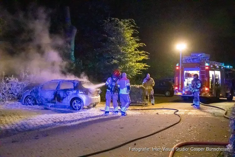 Autobrand aan Joop Stokkermansstraat in Hilversum