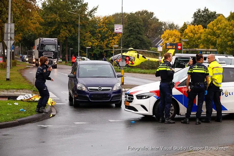 Fietser aangereden op rotonde in Huizen