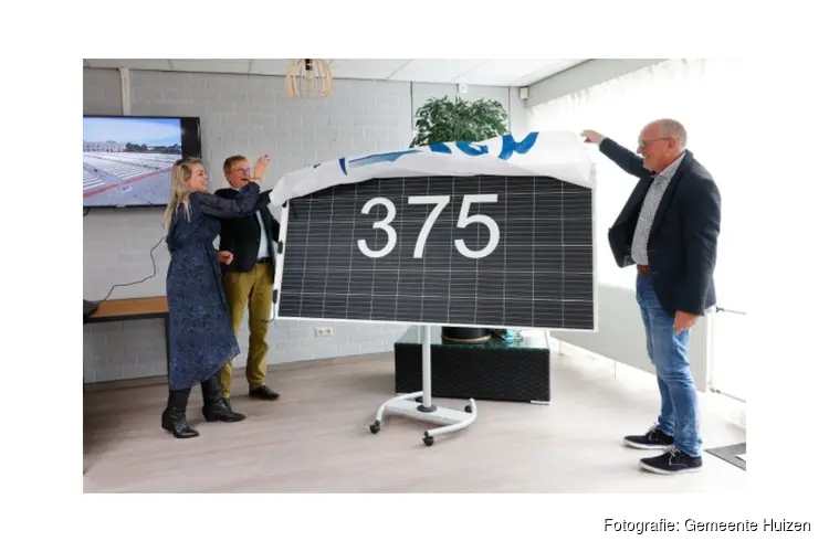 Feestelijke ingebruikname zonnepanelen sportcentrum De Meent, gymzaal Ellertsveld en zwembad Sijsjesberg