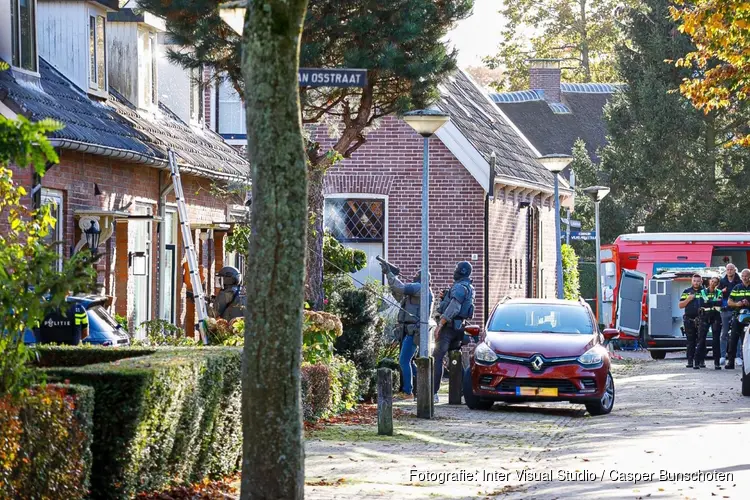 Verwarde man raakt gewond bij aanhouding in Huizen