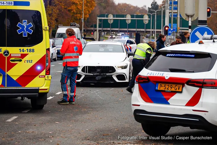 Bromfietser aangereden door auto in Hilversum