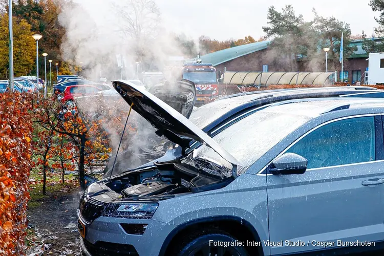 Auto in brand op Struikheiweg in Bussum